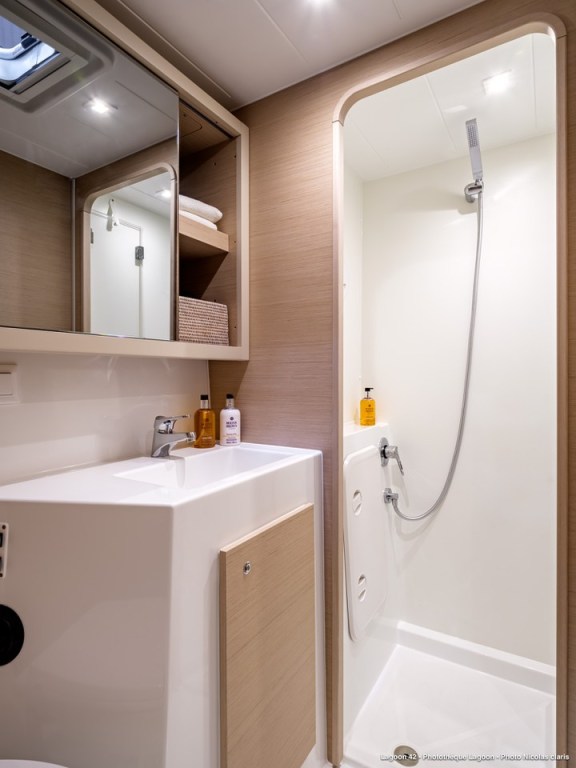 Image of Magellan Paradise II yacht #20