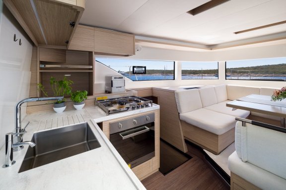 Image of Catwalk yacht #20