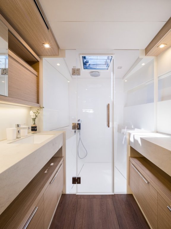 Image of Catwalk yacht #24