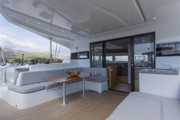 Image of White Lotus yacht #15