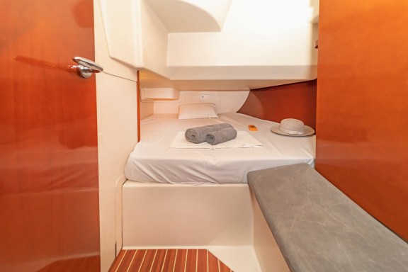 Image of Flyer Of Lorne yacht #8