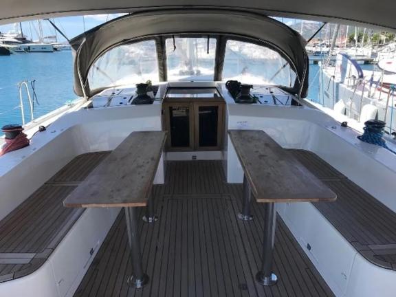 Image of Solid White yacht #6