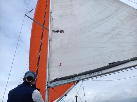 Image of Solid White yacht #7