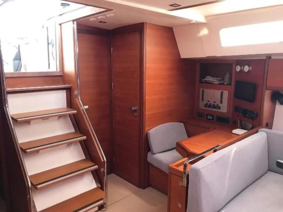 Image of Solid White yacht #13