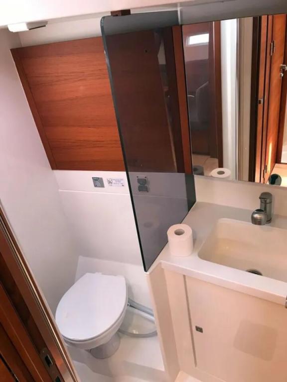 Image of Solid White yacht #19