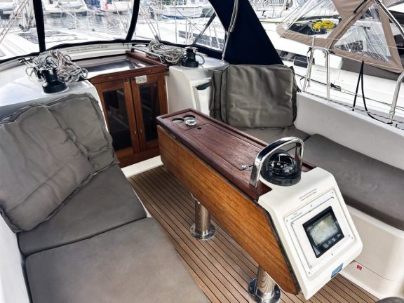 Image of Jitterbug yacht #9