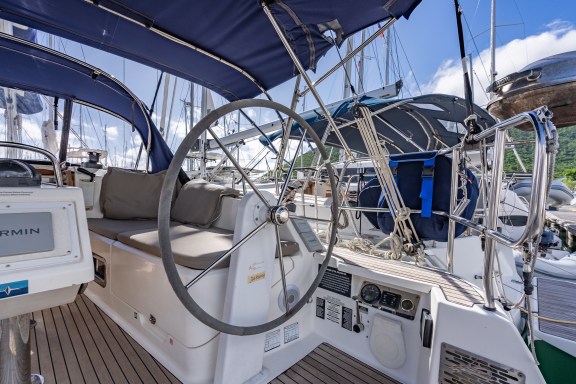 Image of Jitterbug yacht #11