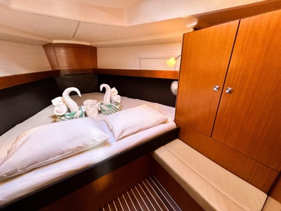 Image of Jitterbug yacht #19