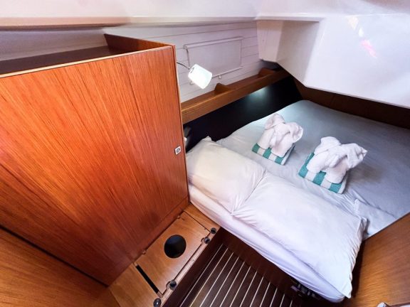 Image of Jitterbug yacht #20