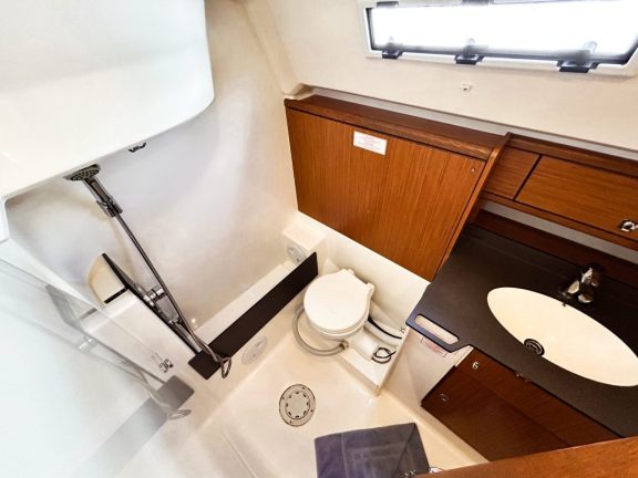 Image of Jitterbug yacht #21