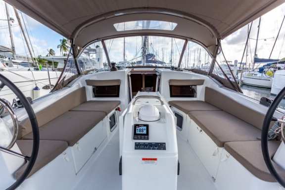 Image of Tola Sunrise yacht #4