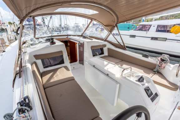 Image of Tola Sunrise yacht #9