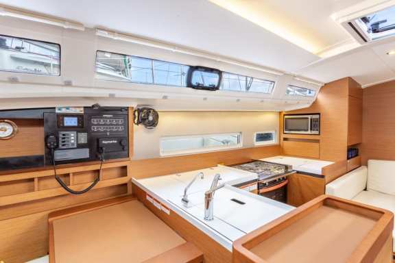 Image of Tola Sunrise yacht #20
