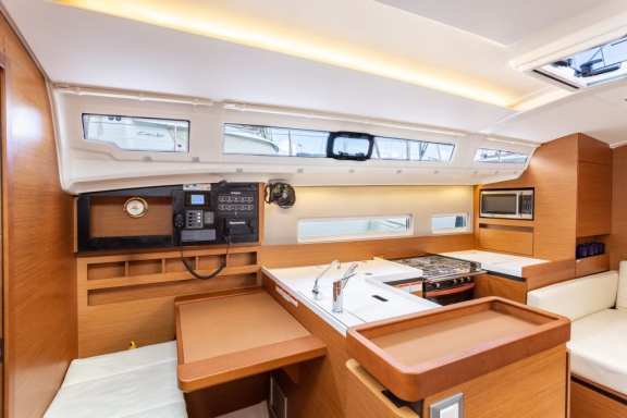 Image of Tola Sunrise yacht #21