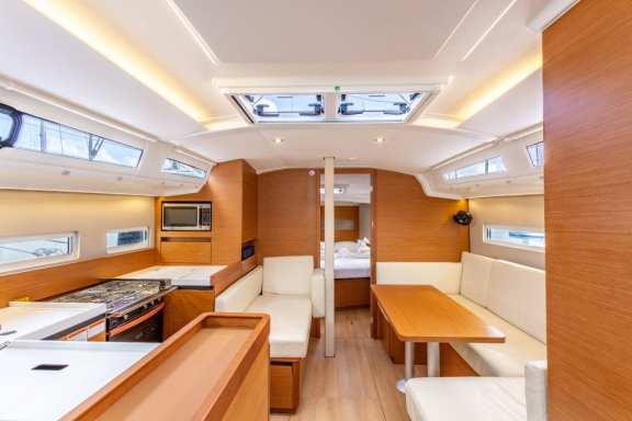 Image of Tola Sunrise yacht #22