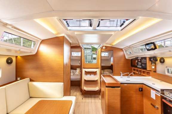 Image of Tola Sunrise yacht #24