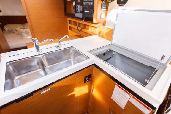 Image of Tola Sunrise yacht #26