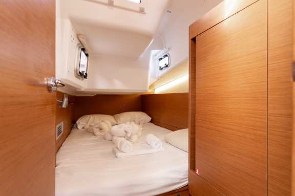 Image of Tola Sunrise yacht #32