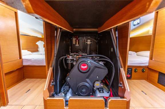 Image of Tola Sunrise yacht #42