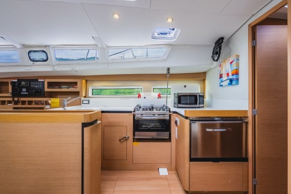 Image of Hakuna Matata IV yacht #23