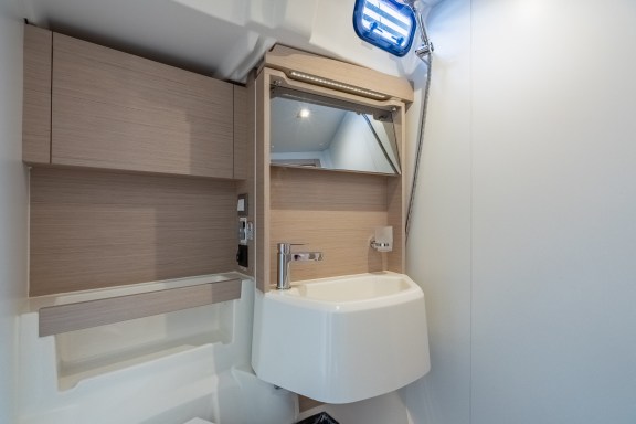 Image of Sunday Girl yacht #4