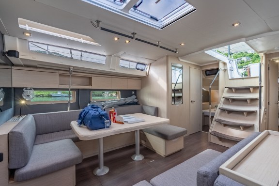 Image of Sunday Girl yacht #10