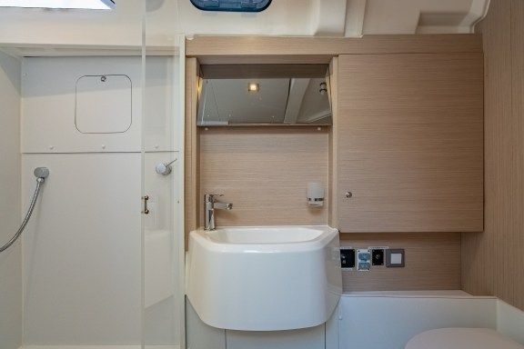 Image of Sunday Girl yacht #14