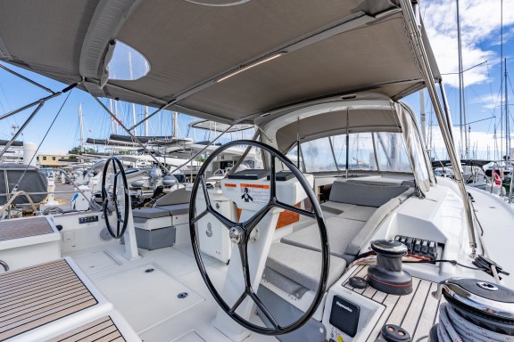 Image of Sunday Girl yacht #20