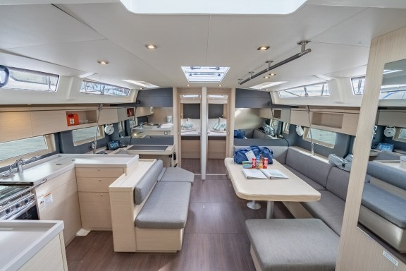 Image of Sunday Girl yacht #28