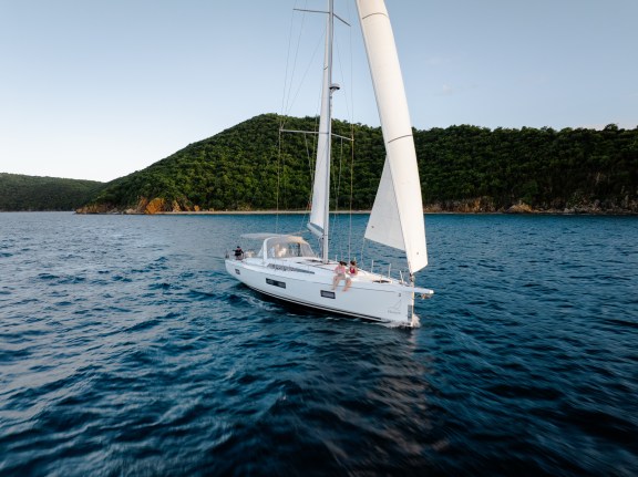 Image of Sunday Girl yacht #30