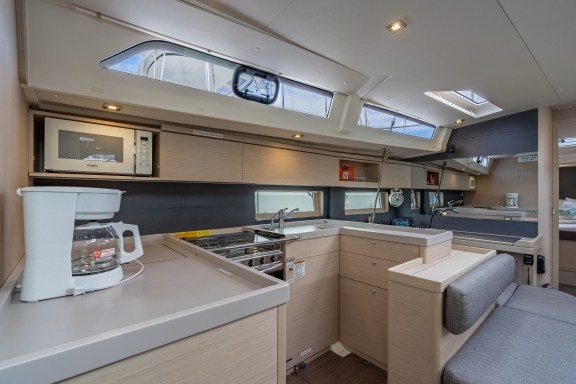 Image of Sunday Girl yacht #41