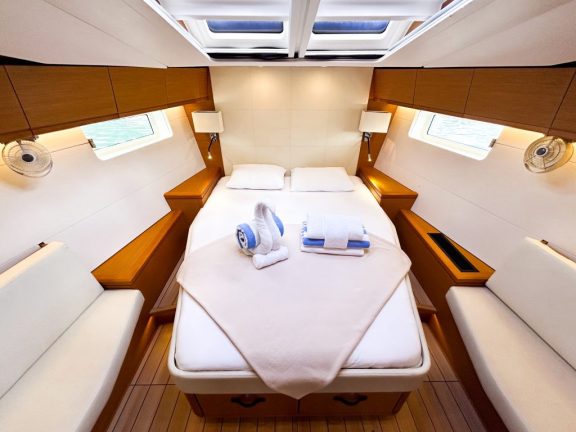 Image of Paradise Found yacht #20