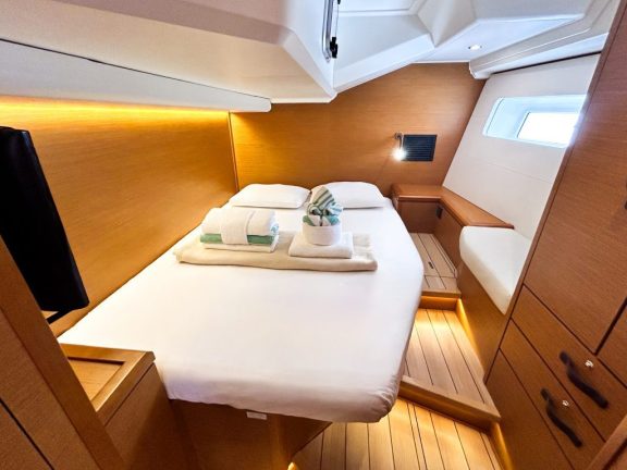 Image of Paradise Found yacht #22