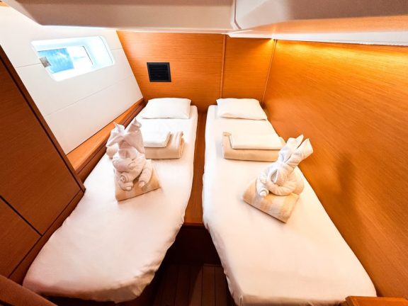 Image of Paradise Found yacht #23