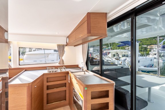 Image of Arctic Fantasy II yacht #16