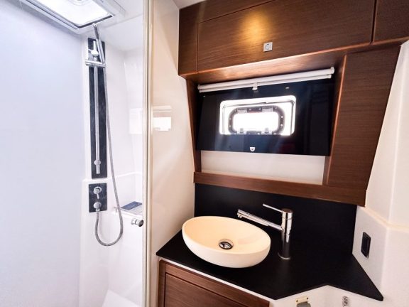 Image of Luna yacht #44