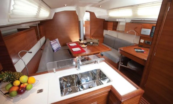 Image of Wild Bee yacht #6