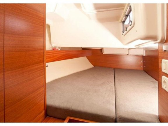 Image of Wild Bee yacht #9