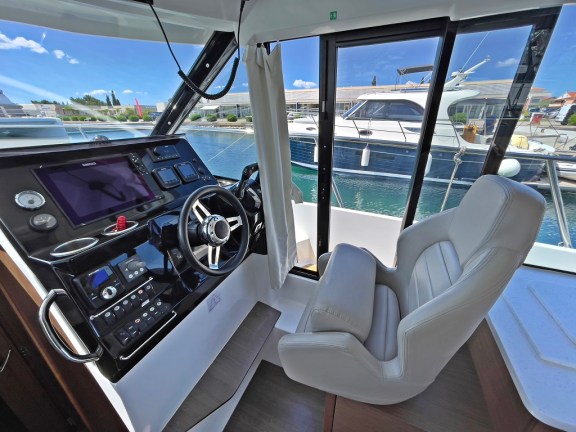 Image of Helios yacht #10