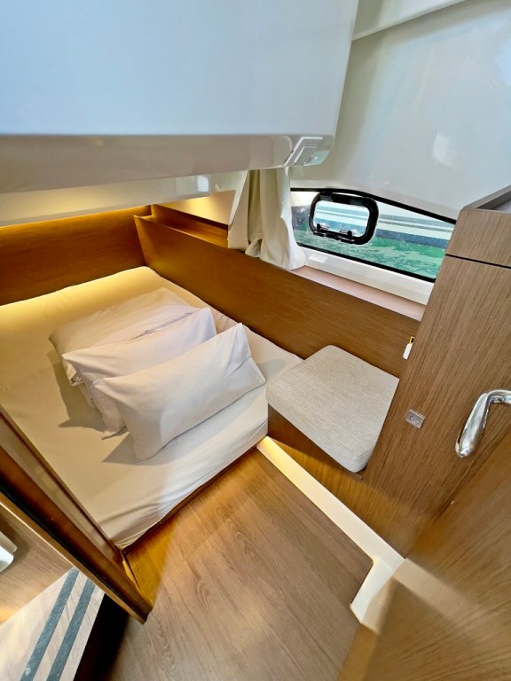 Image of Helios yacht #27