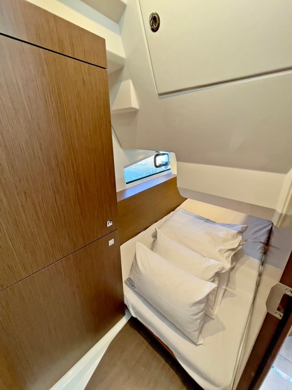 Image of Helios yacht #28