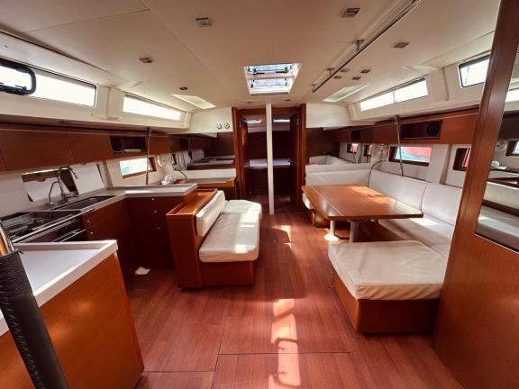 Image of Velvet Dice yacht #3