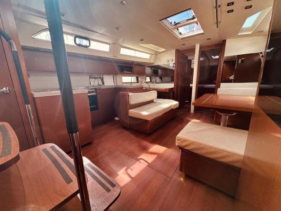 Image of Velvet Dice yacht #6