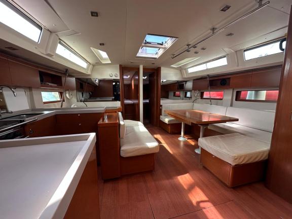 Image of Velvet Dice yacht #9