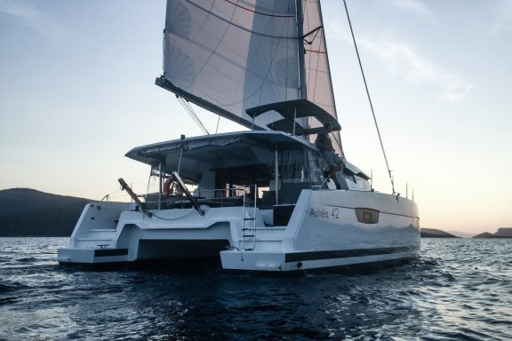 Image of Wave yacht #5