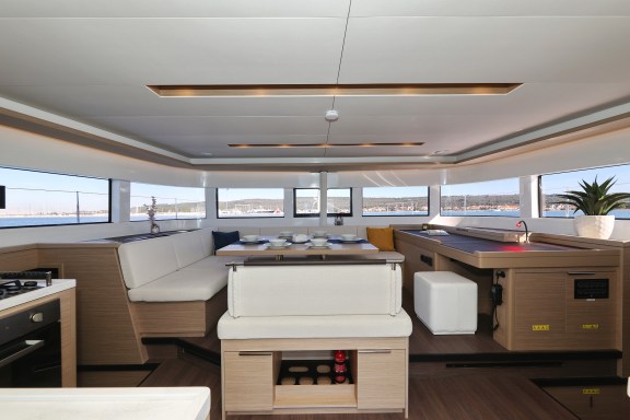 Image of Disonesto yacht #16