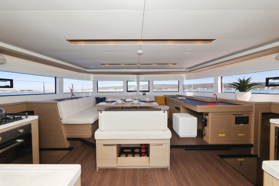 Image of Disonesto yacht #17