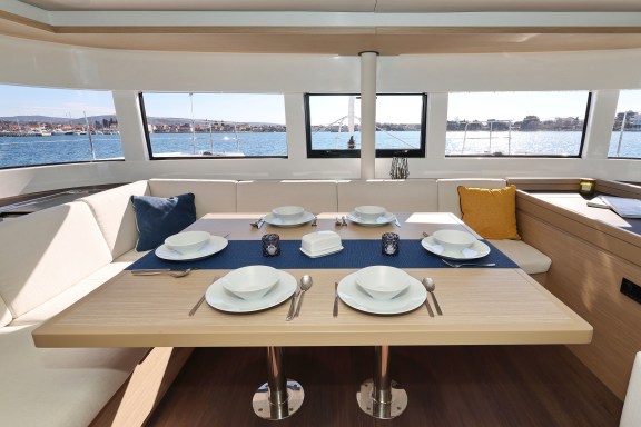 Image of Disonesto yacht #20