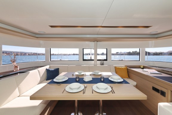 Image of Disonesto yacht #14