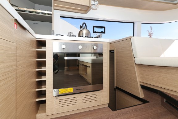 Image of Disonesto yacht #22